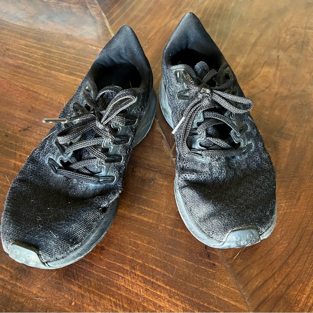 Nike shoe - perfect for running! Black and size 6.5